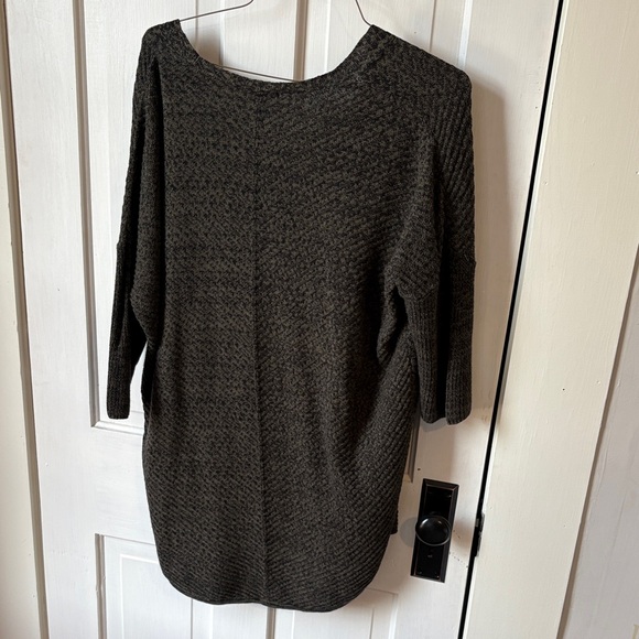 Express Women's Dark Gray V-Neck Sweater - Picture 4 of 5
